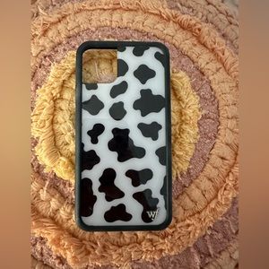 wildflower case (cow print) used• 11 PRO MAX